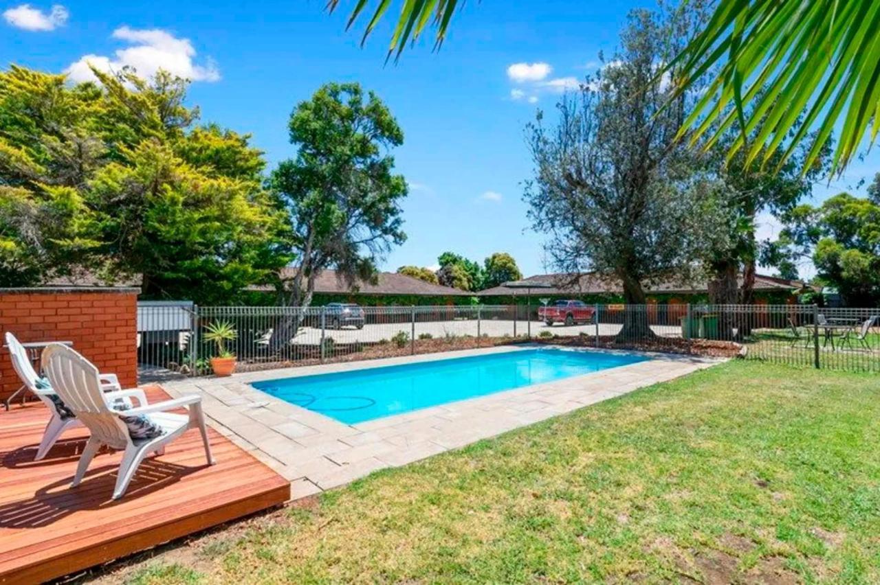 Motel Wingrove Corowa Kültér fotó